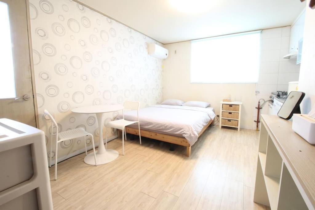 Cozy Between Konkuk Univ & River Park Seoul